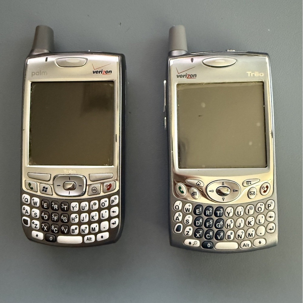 Palm Treo Bundle – Verizon Models 650 & 700w (CDMA Collector's Lot) UNTESTED